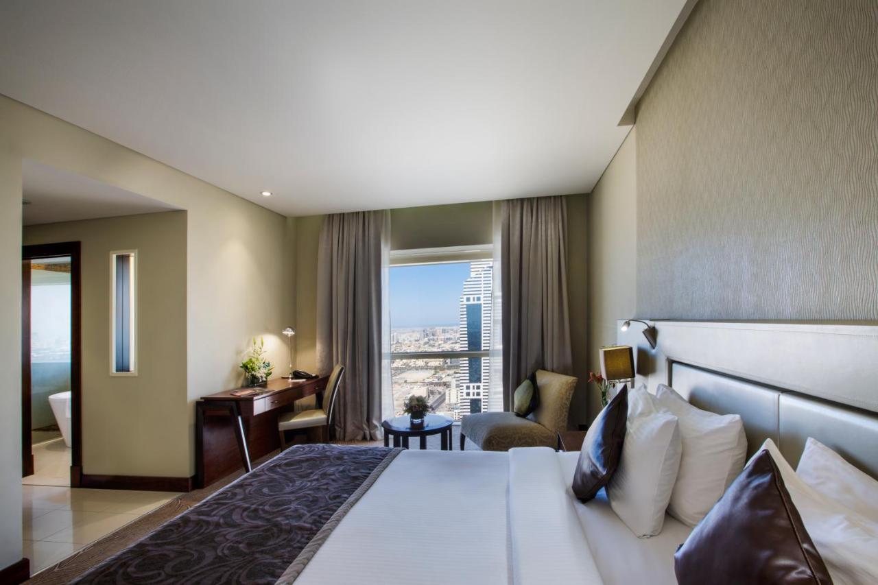 The Tower Plaza Hotel Дубай Екстер'єр фото A room at the hotel